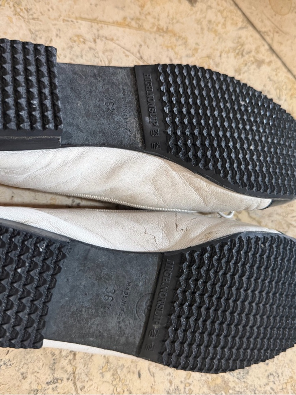 Chanel authentic 💯 Women's Two-Tone Leather Ballet Flats - White and Black - Picture 3 of 7